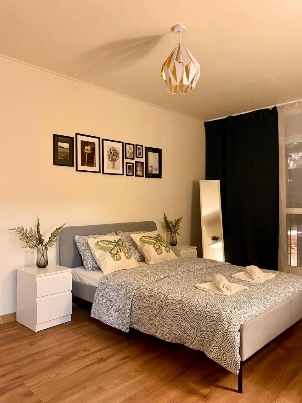 Halby Rooms Rondo Onz Варшава Екстериор снимка