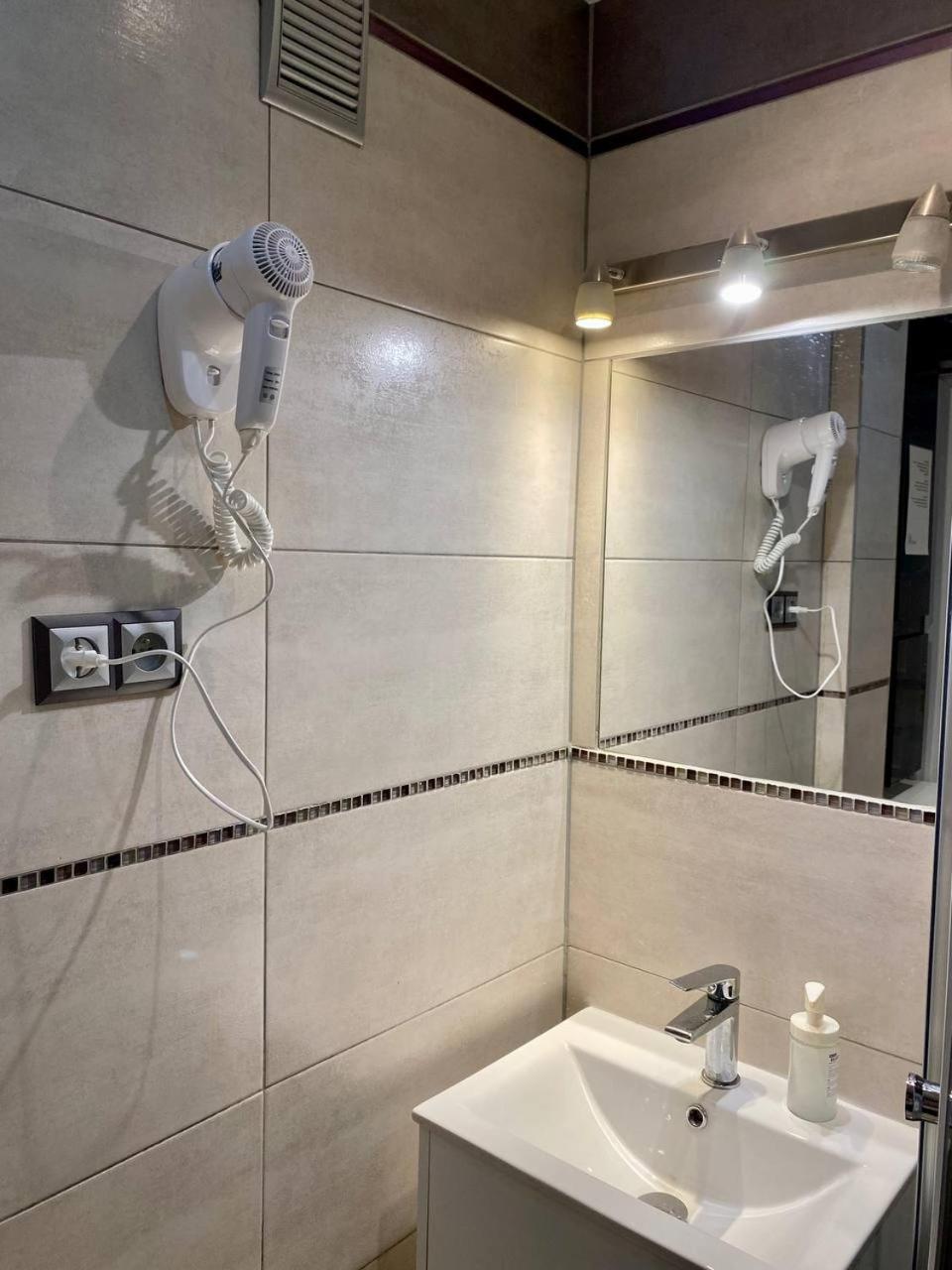 Halby Rooms Rondo Onz Варшава Екстериор снимка